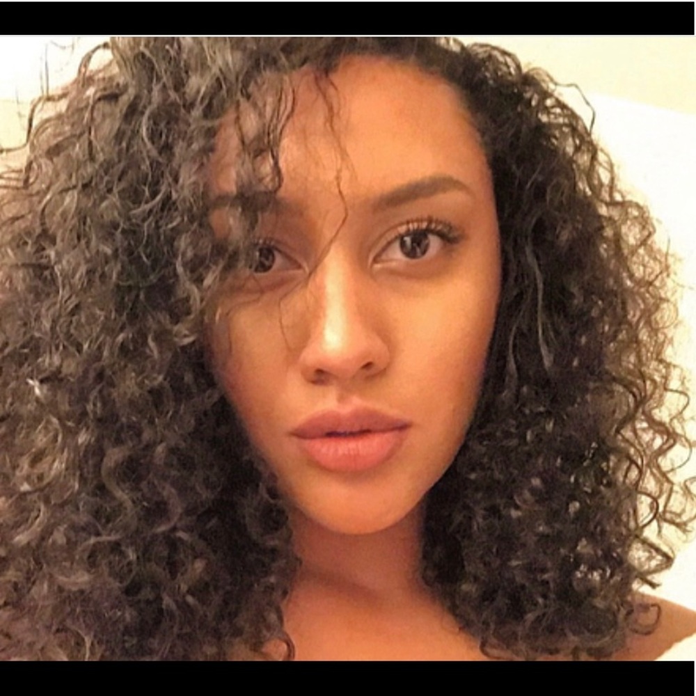 Meet your Posher, Makia